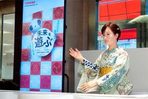 В Токио женщину-робота взяли на работу в кафе В Токио женщину-робота взяли на работу в кафе