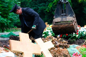 С покойников снимут драгоценности С покойников снимут драгоценности