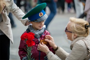 Россиянам раздадут георгиевские ленты Россиянам раздадут георгиевские ленты