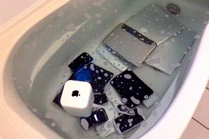 Ревнивая японка утопила гаджеты неверного жениха Ревнивая японка утопила гаджеты неверного жениха