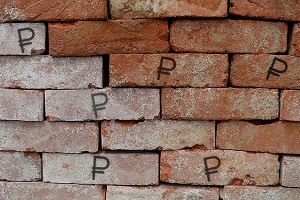 Инкассаторы подменили 180 млн кирпичами Инкассаторы подменили 180 млн кирпичами