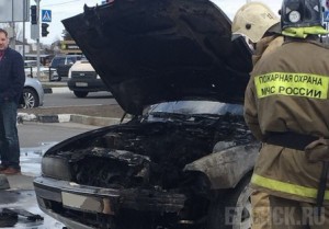 Возле Аэропарка в Брянске загорелся автомобиль Фото: vk.com