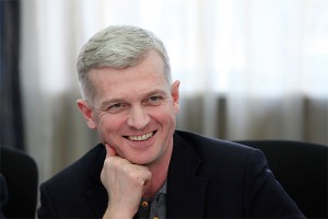 Депутат-коммунист женился на тайке за массаж Депутат-коммунист женился на тайке за массаж