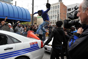 В Балтиморе на подростков кинули Нацгвардию В Балтиморе на подростков кинули Нацгвардию