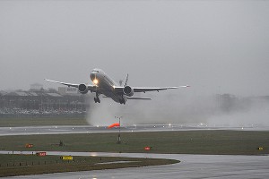 Пьяная пенсионерка подралась со стюардессами Пьяная пенсионерка подралась со стюардессами