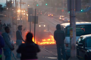 Бастующего в Балтиморе избила мама Бастующего в Балтиморе избила мама