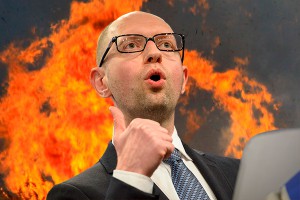 Яценюк тушит пожары в Чернобыле Яценюк тушит пожары в Чернобыле