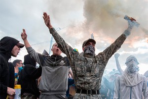 "Правый сектор" грозит спалить Порошенко "Правый сектор" грозит спалить Порошенко