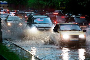 Шторм и град надвигаются на Москву Шторм и град надвигаются на Москву