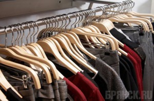 Безработный украл из торгового центра в Брянске женскую одежду