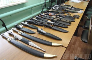 Гражданка Украины везла через Брянск чемодан ножей