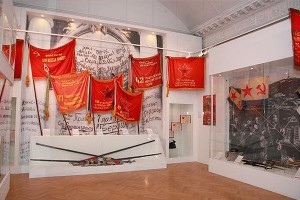 В Москве открыли уникальную выставку знамен В Москве открыли уникальную выставку знамен