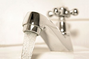 Москвичам разрешили пить воду из-под крана Москвичам разрешили пить воду из-под крана