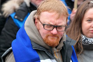 Милонов пытался прорваться в колонну геев Милонов пытался прорваться в колонну геев