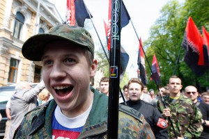 "Правому сектору" разрешили быть вне закона "Правому сектору" разрешили быть вне закона