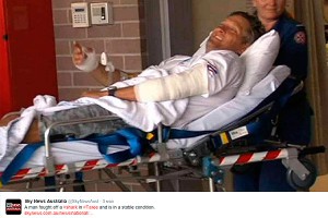 Тупорылая акула напала на серфингиста Тупорылая акула напала на серфингиста