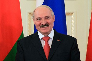 Лукашенко прибыл в Москву c символом Победы Лукашенко прибыл в Москву c символом Победы