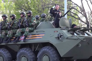 В Донецке 15 тысяч человек вышли на Парад В Донецке 15 тысяч человек вышли на Парад