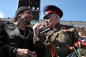 "Ночные волки" проехали по центру Берлина "Ночные волки" проехали по центру Берлина