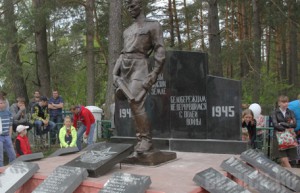 В Белых Берегах восстановлена братская могила