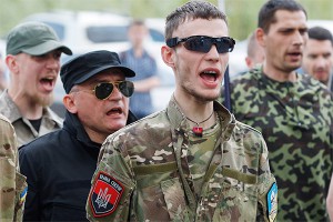 Украина разоружит "Правый сектор" силой Украина разоружит "Правый сектор" силой