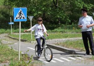 Юные инспекторы движения соревновались в лагере «Искорка»