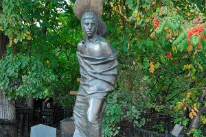 В Москве процветает торговля использованными могилами В Москве процветает торговля использованными могилами