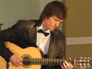 Брянцы смогут оценить «Два взгляда на гитару» Павел Кухта