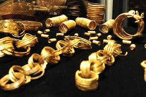 В Китае нашли полную золота могилу В Китае нашли полную золота могилу