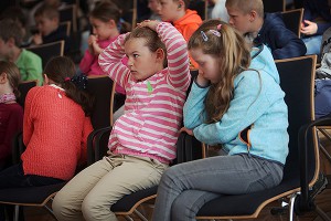 Девочку в школе покалечила шведская стенка Девочку в школе покалечила шведская стенка