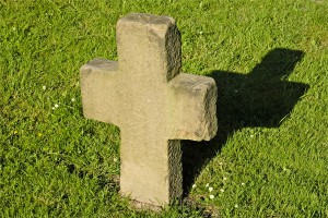 Мать "похоронила" живую дочь из-за квартиры Мать "похоронила" живую дочь из-за квартиры