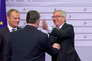 Премьеру Венгрии отвесили пощечину в Риге Премьеру Венгрии отвесили пощечину в Риге