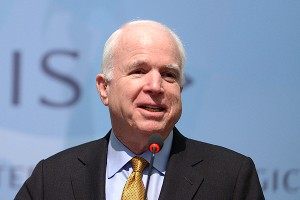 Джон Маккейн назвал преемника Псаки идиотом Джон Маккейн назвал преемника Псаки идиотом