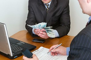 Следователь попался на взятке в $1 миллион Следователь попался на взятке в $1 миллион