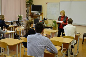 Школьники сдают ЕГЭ по русскому языку Школьники сдают ЕГЭ по русскому языку