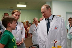 Путин навестил больных детей в Москве Путин навестил больных детей в Москве