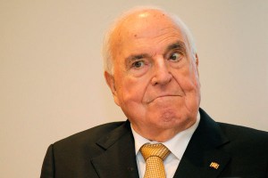 Гельмут Коль попал в реанимацию Гельмут Коль попал в реанимацию