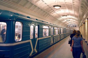 Пассажиры метро падают в обморок из-за жары Пассажиры метро падают в обморок из-за жары