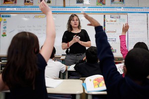 Репетитор получает в три раза больше учителя Репетитор получает в три раза больше учителя