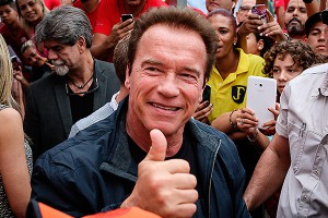 Шварценеггер вознесся над Обамой Шварценеггер вознесся над Обамой