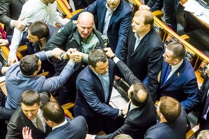 Депутатов Рады уличили в "алкогольном угаре" Депутатов Рады уличили в "алкогольном угаре"