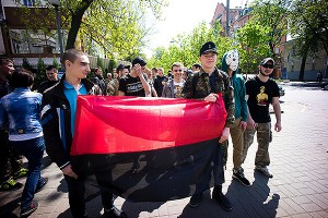 "Правый сектор" напал на гей-парад в Киеве "Правый сектор" напал на гей-парад в Киеве