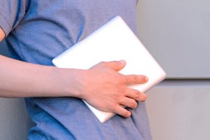 Буйный житель Петербурга съел планшет и умер Буйный житель Петербурга съел планшет и умер