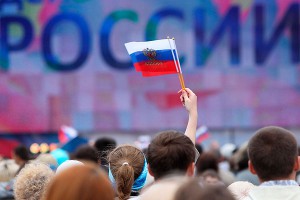 Россияне знают название праздника 12 июня Россияне знают название праздника 12 июня