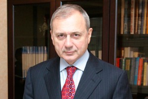 В руках депутата взорвалась бутылка В руках депутата взорвалась бутылка