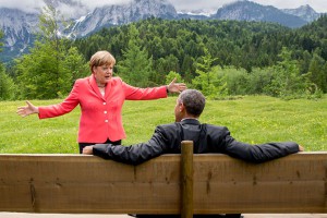 Меркель подарила Обаме приватный танец Меркель подарила Обаме приватный танец