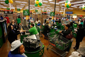 Женщины устроили жестокую драку в магазине Женщины устроили жестокую драку в магазине