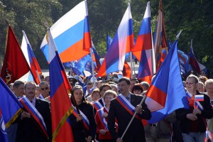 Россияне отмечают главный праздник страны Россияне отмечают главный праздник страны