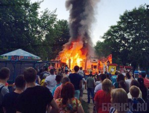 В День России на Кургане Бессмертия сгорел аттракцион Фото: vk.com