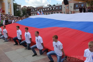 12 июня жители Брянска исполнили гимн России